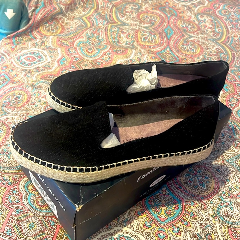 DrScholl’s essential collection Find Me, Black espadrille slip ons NIB